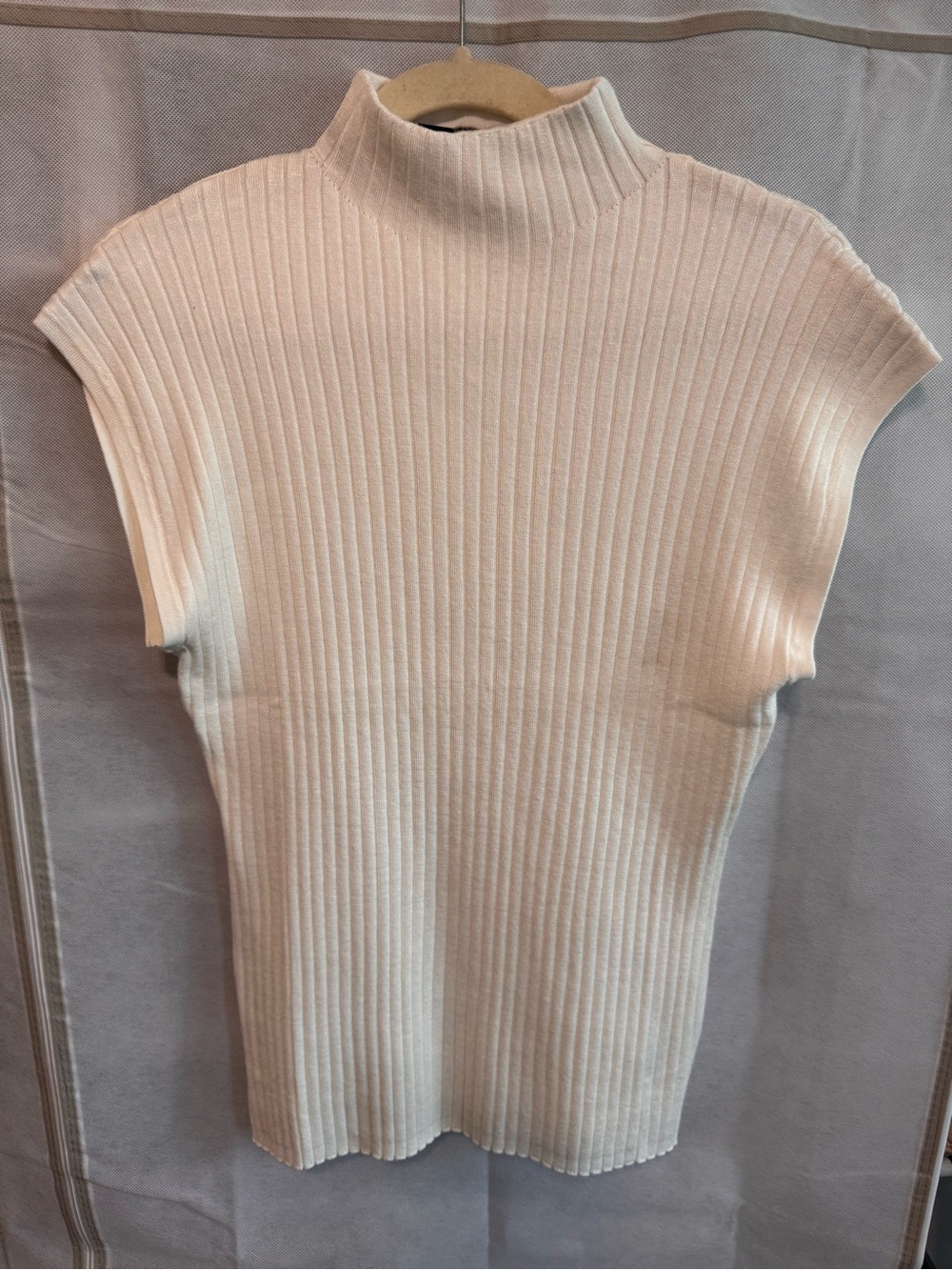 Cable & Gauge Ribbed Mock Neck Top in Light Cream Large